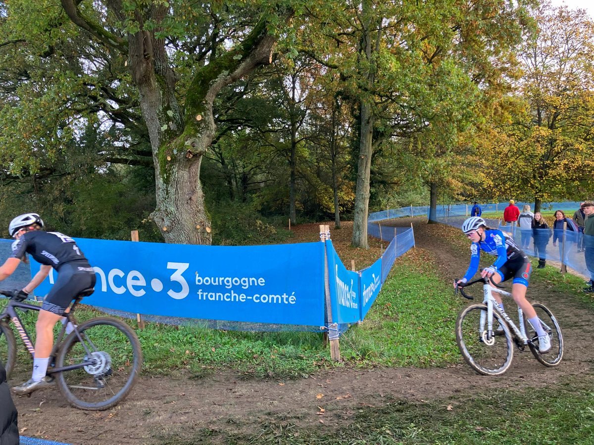 🚲 Focus sur un sport peu médiatisé. Suivez la Coupe de France de #cyclocross, dimanche à 14h en direct sur la plateforme <a href="/FranceTV/">France tv</a> avec <a href="/F3FrancheComte/">France 3 Franche-Comté</a> <a href="/JeremyChevreuil/">Jérémy Chevreuil</a> <a href="/francetvsport/">francetvsport</a> <a href="/FFCyclisme/">FFC</a> 
ℹ️ Plus d'infos : france3-regions.francetvinfo.fr/bourgogne-fran…