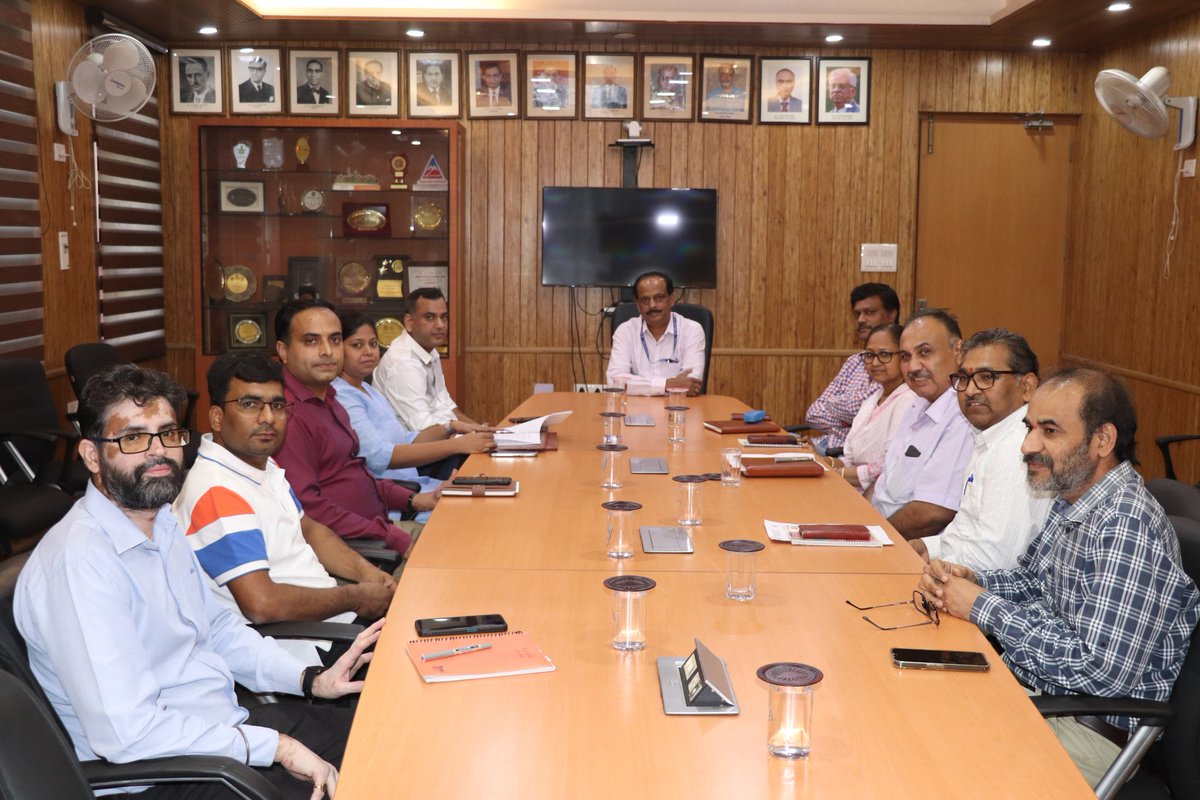 CSIRCRRI's tweet photo. @CSIRCRRI signed a #Technology Transfer Agreement with Ramuka Global Services, LLP, Gujarat for “Development of Ready to Use #PotHole Repair Bituminous Mix for Quick Repair of Pot Holes using Iron &amp; #SteelSlag”(18.10.2024)
@LlpRamuka @DrJitendraSingh @mosteel_goi @DrNKalaiselvi https://t.co/ygo6uDhkvo