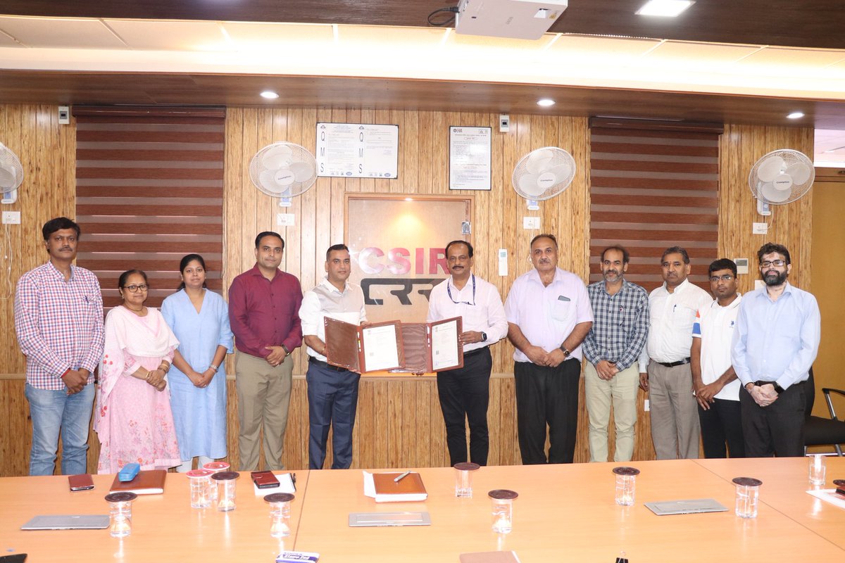 CSIRCRRI's tweet photo. @CSIRCRRI signed a #Technology Transfer Agreement with Ramuka Global Services, LLP, Gujarat for “Development of Ready to Use #PotHole Repair Bituminous Mix for Quick Repair of Pot Holes using Iron &amp; #SteelSlag”(18.10.2024)
@LlpRamuka @DrJitendraSingh @mosteel_goi @DrNKalaiselvi https://t.co/ygo6uDhkvo