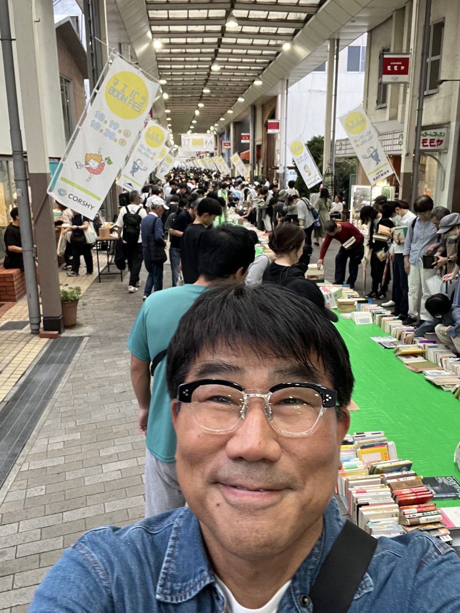 seiji_kameda's tweet photo. トークショー終わりで街にくりだしましたー🐢🐢🐢ほんとにいいフェス。会う人会う人いい人しかいない！😊😊😊😊😊😊😊😊明日も楽しみます！
#前橋BOOKFES https://t.co/gAjl3EnoZo