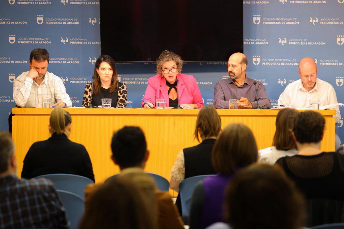 📸 #PeriodistasAragón celebra la Asamblea General Extraordinaria 

👤 Inaugura el acto la presidenta-decana <a href="/IsabelPoncela/">Isabel Poncela</a> 

💬 “Vamos a trabajar para crear un plan de acción que permita luchar contra las condiciones laborales leoninas, infradotadas y con altísima exigencia”