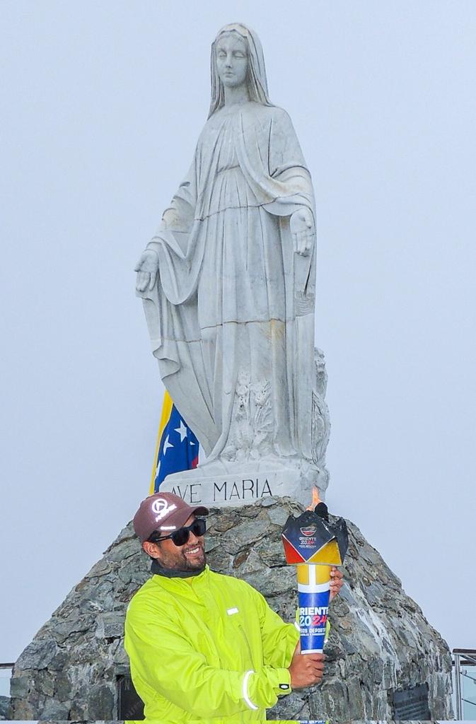 MarcosChourio's tweet photo. Lo que menos me imaginé, levantar la antorcha de los Juegos Nacionales y Para nacionales 2024 en uno de los lugares más especiales de Mérida...
#ANDINIX https://t.co/5t79VjR23R