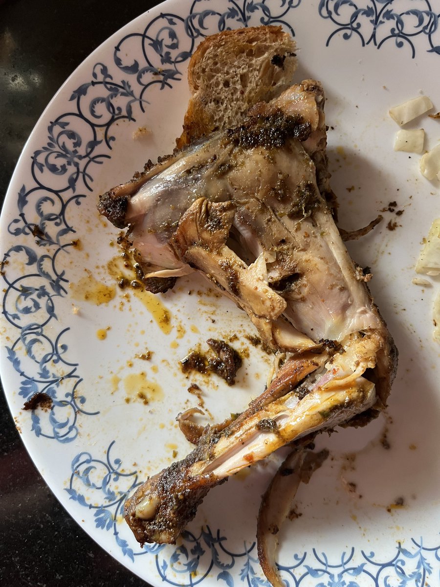 Kiranunni's tweet photo. Ordered this from Urula Restaurant, Kakkanad via Zomato. The chicken was stale af. Stopped eating midway. But @zomato @zomatocare wants the customer to wait for 24hrs to rectify the issue or to give a compensation. Horrible service. 

@deepigoyal https://t.co/vQ7oVTO6lU