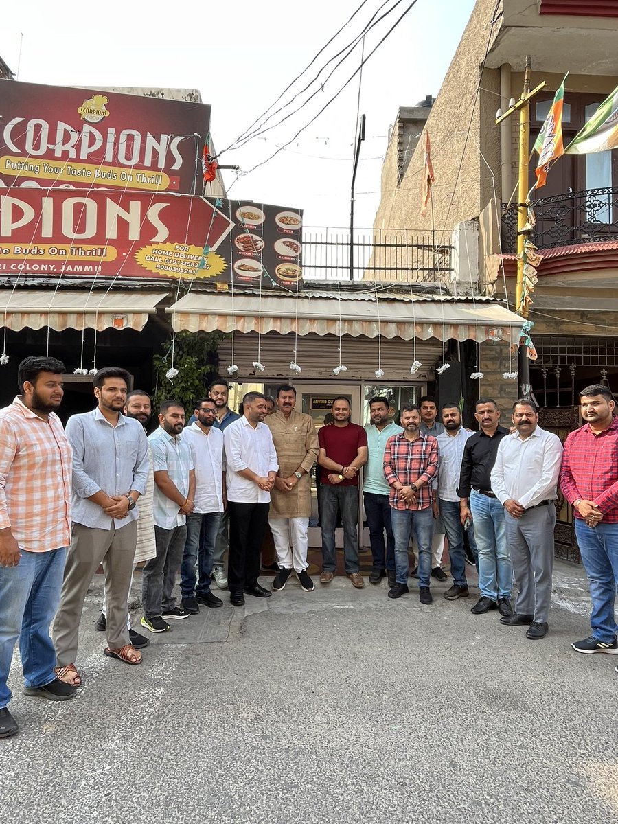 ArvindGuptaJK's tweet photo. भारतीय जनता युवा मोर्चा अध्यक्ष श्री अरुण प्रभात ने युवा मोर्चा के साथियों के साथ भेंट की । https://t.co/KD31IqQTHx