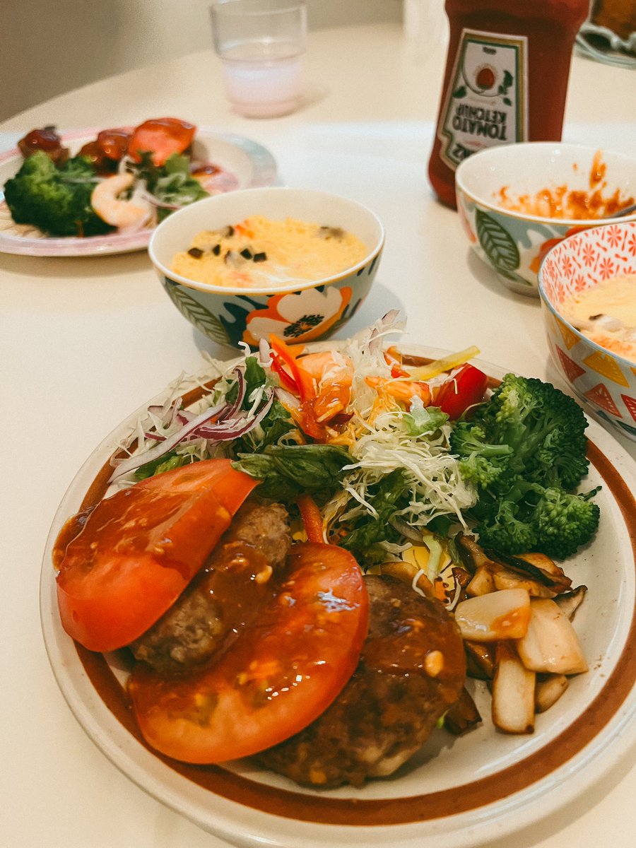 ring002's tweet photo. ダンス帰ってきたらパパご飯できてた！
子守しながらこれは天才🦍 https://t.co/s6RKRQeGOJ