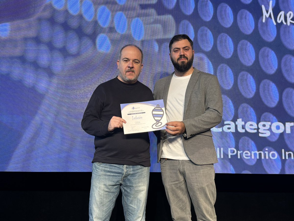 💡 LED+EDUCAR+LUCAS 💡 Marc Gudel y Marina nos iluminan con su proyecto finalista con mención de inclusión. ¡La educación brilla más que nunca! 🌟🔌 #InclusiónTecnológica #InnovaciónEducativa #PIE24