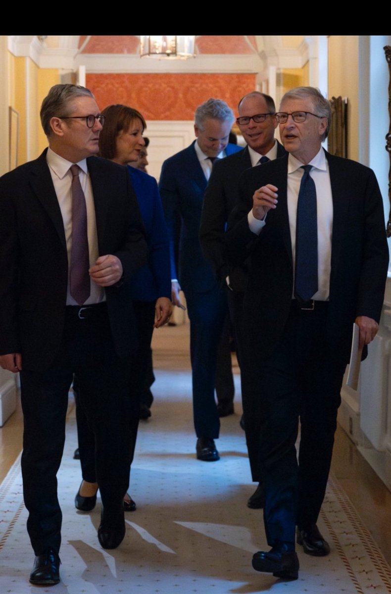 MariaMo32975161's tweet photo. Craves the limelight, happy to sell what's left of UK to US and loves Davos more than Westminster and backs Netanyahu. No cheerleaders in since Voderman left arena after Fuel Allowance theft. #WEFminsterCABAL #WEFagenda2030 #StarmerOutNow https://t.co/2VGjWqESlp