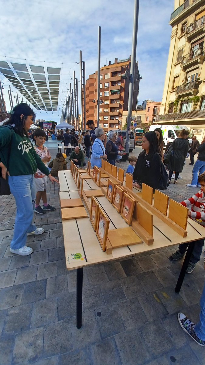secretariat_shb's tweet photo. ✨️Us esperem al #CorrellenguaSHB! Una jornada festiva i popular en defensa de la llengua i cultura catalanes! 
🥁Què hi trobareu?
Activitats infantils, cultura popular, entitats, música, poesia, reivindicació...
Ens trobareu a la rambla de #Sants! https://t.co/hDUoAX8F8y