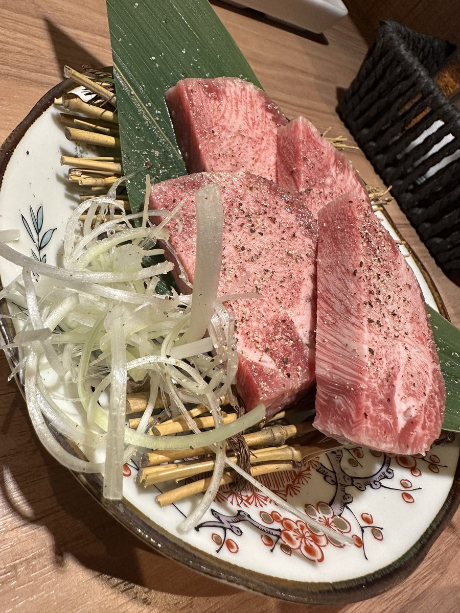 ryochin327's tweet photo. タン、タン、ハラミ🐂 https://t.co/dwVL2cjoLZ