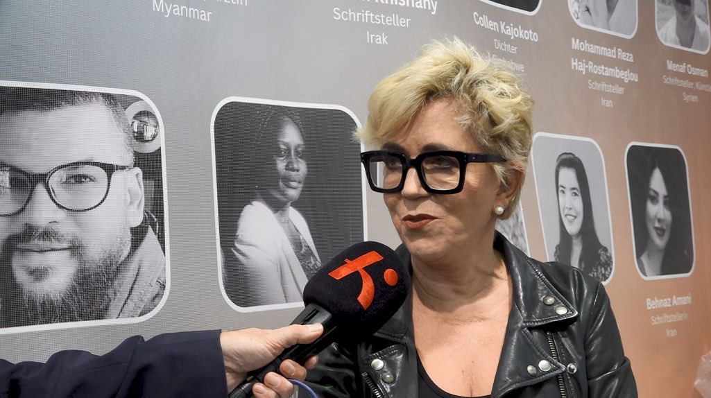 Petra Reski ist Italienerin geworden. Darüber, was sie an dem Land fasziniert, aber auch irritiert, hat sie ein Buch geschrieben: "All'Italiana" (Droemer Verlag). Am Stand des PEN-Zentrums auf der Buchmesse Frankfurt habe ich mit ihr gesprochen:

youtu.be/mS7M5rUUTq4?si…