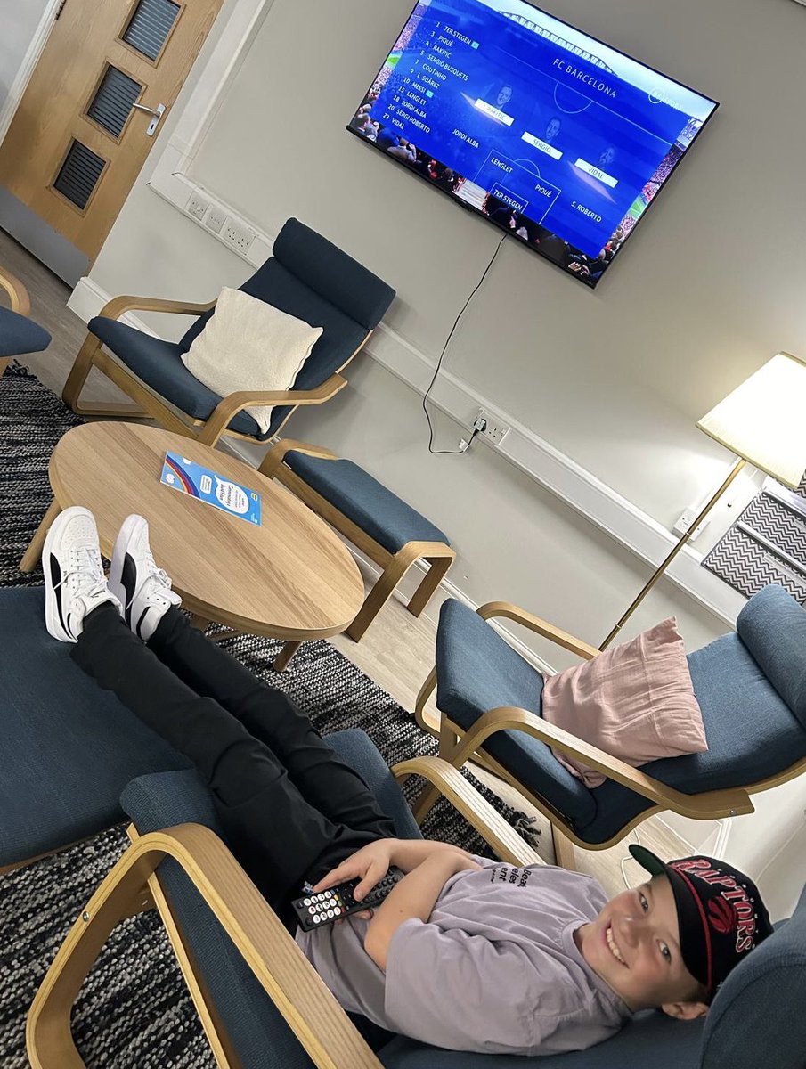 When everything is ready to go @ptavalewood Autumn NEON⚡️Disco &amp; the helpers need a bit of downtime before it’s time to rock some 💃🏻🕺🏻! Chill out in the staffroom it is! 😂 THANK YOU to our families for their help &amp; time last night! It was another fantastic PTA event! ⭐️🎶👏🏼🕺🏻💃🏻