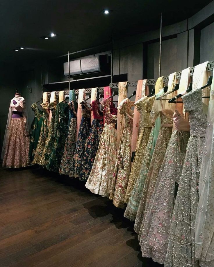 vintagecorre's tweet photo. You were invited to a debutante ball pick an outfit     🥿🦢👑☕🍷💌
 ⋆. Interactive thread ✧°.⋆ https://t.co/llPBtOz5Pu