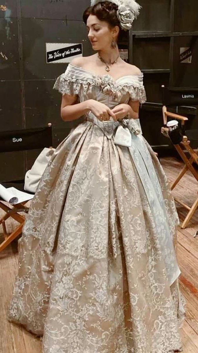 vintagecorre's tweet photo. You were invited to a debutante ball pick an outfit     🥿🦢👑☕🍷💌
 ⋆. Interactive thread ✧°.⋆ https://t.co/llPBtOz5Pu