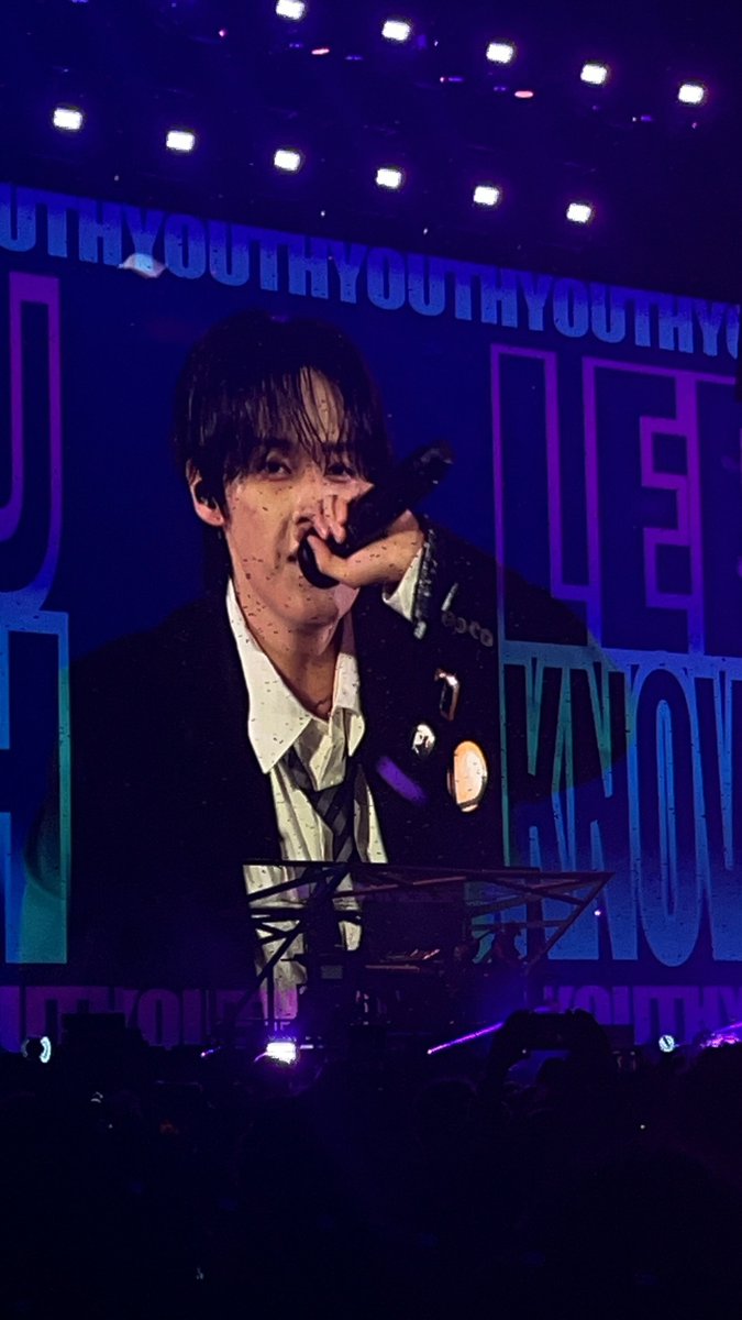 mxnhospaw's tweet photo. i cried this whole solo my sweet minho ive missed you my whole world https://t.co/6qHSKogrWA