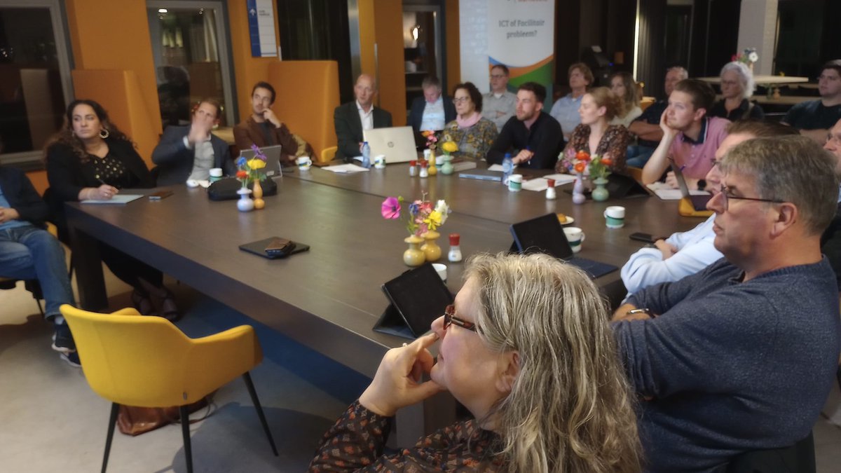 Afgelopen donderdagavond hebben een mooi gesprek gehad d.m.v. een raadstafel over netcongestie. We hebben gesproken over de problematiek, oplossingsrichtingen en hoe we hier in Barneveld mee om gaan. Mooi om zo gezamenlijk als raadsleden inhoudelijk de diepte in te gaan!