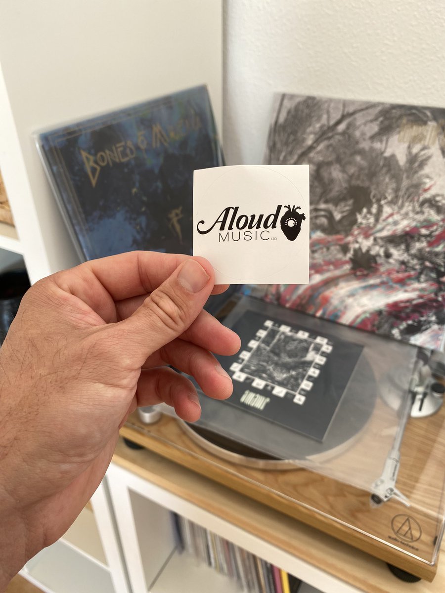 Oneforhead's tweet photo. Ufff qué gustito me da estrenar vinilos y apoyar a sellos y distris que ponen corazón a la cultura @AloudMusic 🤘🏽🖤 https://t.co/yqoZ1o4T8v