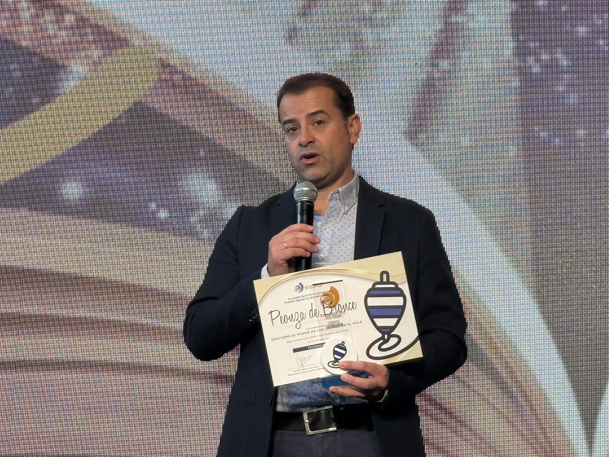 🚁¡Los drones aterrizan en las aulas con José Luis García! El Proyecto NEWTON3 🥉 nos enseña que volar y aprender pueden ir de la mano. ¿Listos para despegar? 🚀📚 #DronesEnLaEducación #Tecnología #PIE24