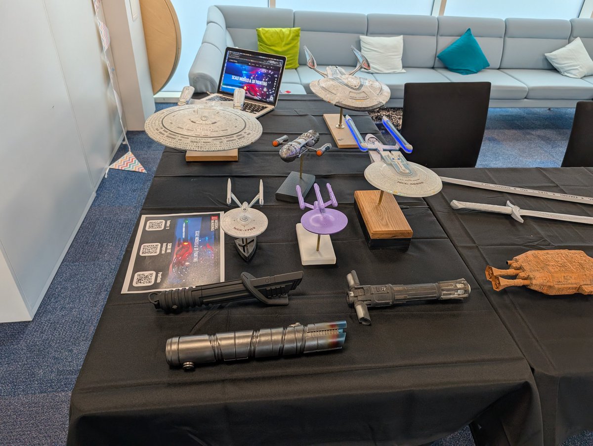 JJModelMaking's tweet image. All set! My little corner is all set up and ready. Suitable headwear of course...
#ModelMaking