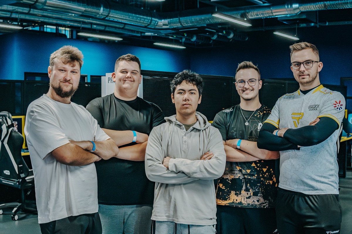 Und damit nochmal ein Riesen Dankeschön an <a href="/target_esport/">TARGET Esports</a> für das geile Wochenende 

<a href="/FugieV/">FuGiE.</a> <a href="/gesfps/">gesr6</a> <a href="/SatsuiR6/">⏪️</a> <a href="/NkLsR6/">NKLS</a> <a href="/benelope_r6/">Benelope</a>