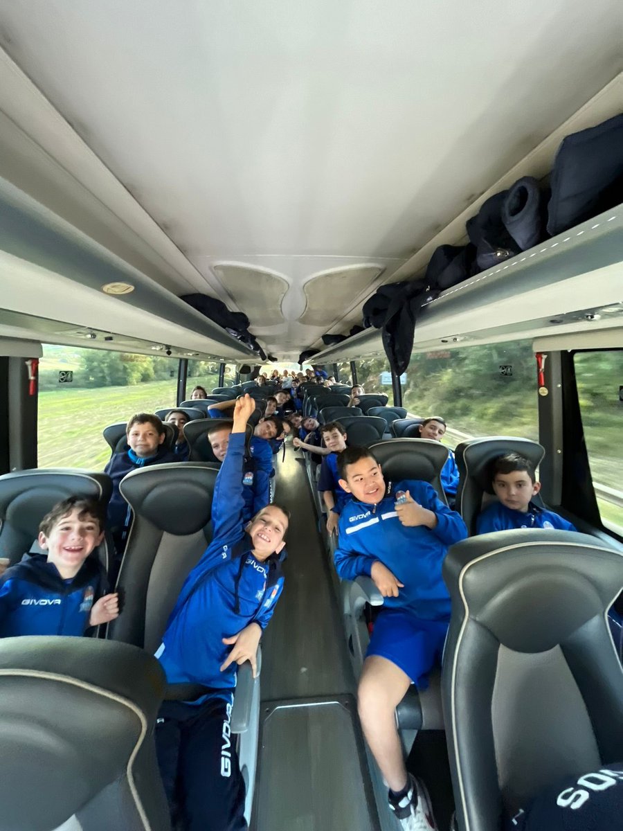 CanteraSPB's tweet photo. ¡Comienza nuestro viaje al #FanaticMini de Aguilar de Campoo! 🚌💪
#CanteraSPB https://t.co/EeKYkE4fQi