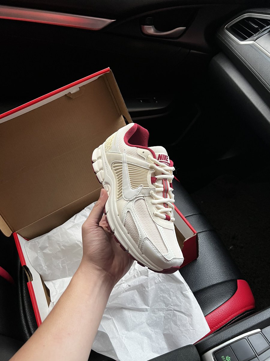 streetitems's tweet photo. Kita closeup lagi details kasut ni yaa https://t.co/juZYHlxWcL