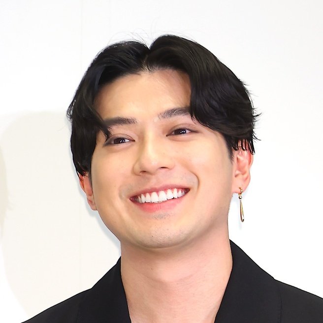 randomacken's tweet photo. Proof that Mackenyu is very squishy TT

#Mackenyu #新田真剣佑 https://t.co/klI6kCSbbJ