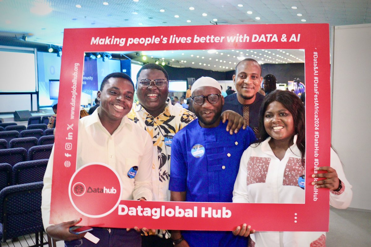 DataGlobalHub's tweet photo. Hey guys 😃💥

We’ve got great reward for you today 
All you’ve yo do is take a picture with our photo frame like the pictures below 👇 , post on all social medias, tag Us and you the hashtags . Remember to tag us

#DataFestAfrica2024 #DataglobalHub https://t.co/0Lzd5TKtc1
