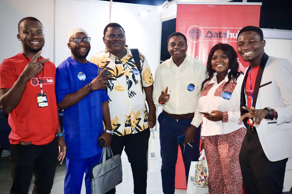 DataGlobalHub's tweet photo. Hey guys 😃💥

We’ve got great reward for you today 
All you’ve yo do is take a picture with our photo frame like the pictures below 👇 , post on all social medias, tag Us and you the hashtags . Remember to tag us

#DataFestAfrica2024 #DataglobalHub https://t.co/0Lzd5TKtc1