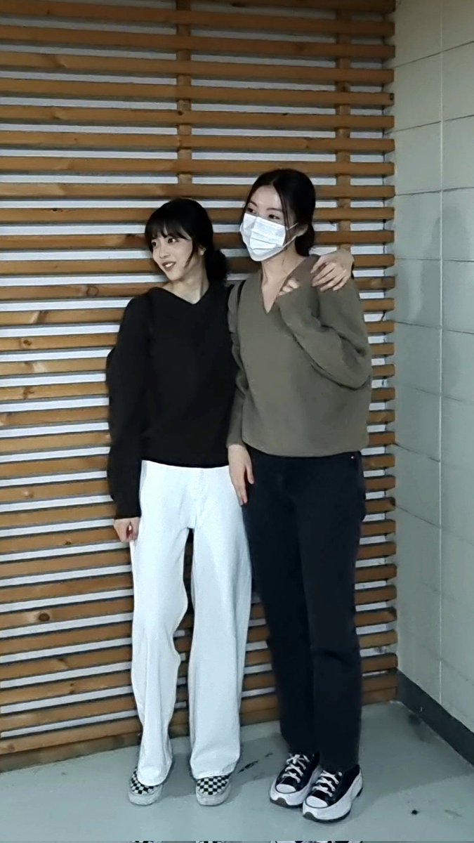 막맏즈!!! 보고싶었다 😭

#위키미키 #지수연 #루시