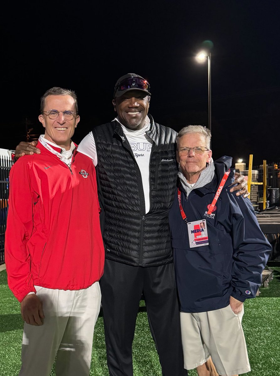 ONTHEDMARK1's tweet photo. Good to see a bunch of @OpelikaHigh grads at 🏈 Bulldog Stadium, 
including 
Brian Smith
former @footballopelika 
1984 @OpelikaHigh graduate  at Central / Opelika 🏈 game. 
Former @AuburnFootball @NFL player 
along with future  #OpelikaCityCouncil @TripGarner1 https://t.co/gqRxwTAEcW