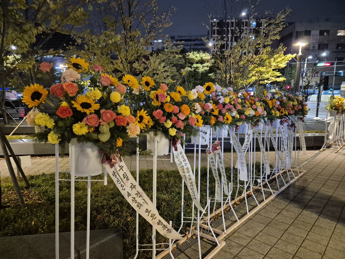 hannibreeze's tweet image. isn't our love so beautiful???

#BringSeunghanBack
#RII7E_Or_NONE
#SMSupportsBullying