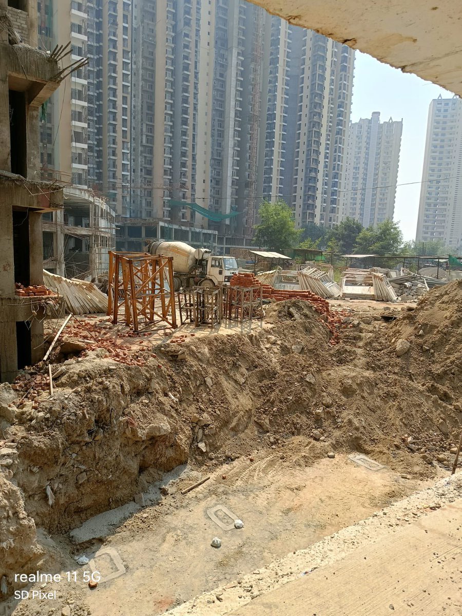 ankitsh77422167's tweet photo. @OfficialNBCC @indSupremeCourt @PMOIndia AAY project got stopped because of payment issue from NBCC side. Labours are protesting. @PMOIndia have release fund then why nbcc not bother to give projects on time https://t.co/SFhByysBPT