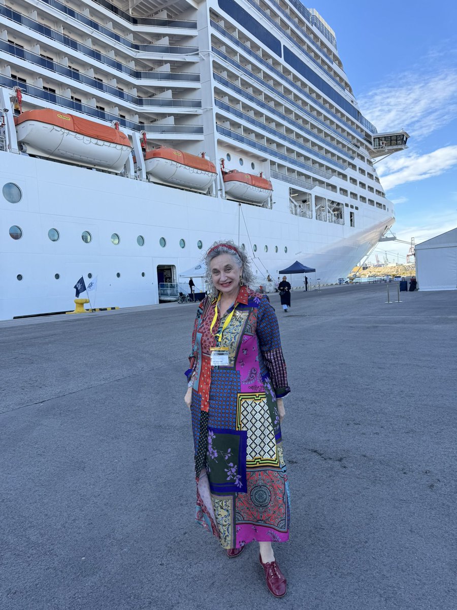 carmenpellicer_'s tweet photo. En #EmoveFestival de cine y audiovisual educativo donde entregamos un premio a la creatividad del alumnado de 2* de Primaria al centro TALLER TELEKIDS, de Sevilla en un entorno espectacular @MSCCrucerosESP @CuadernosP @trilemaedu https://t.co/VJS3UP54na