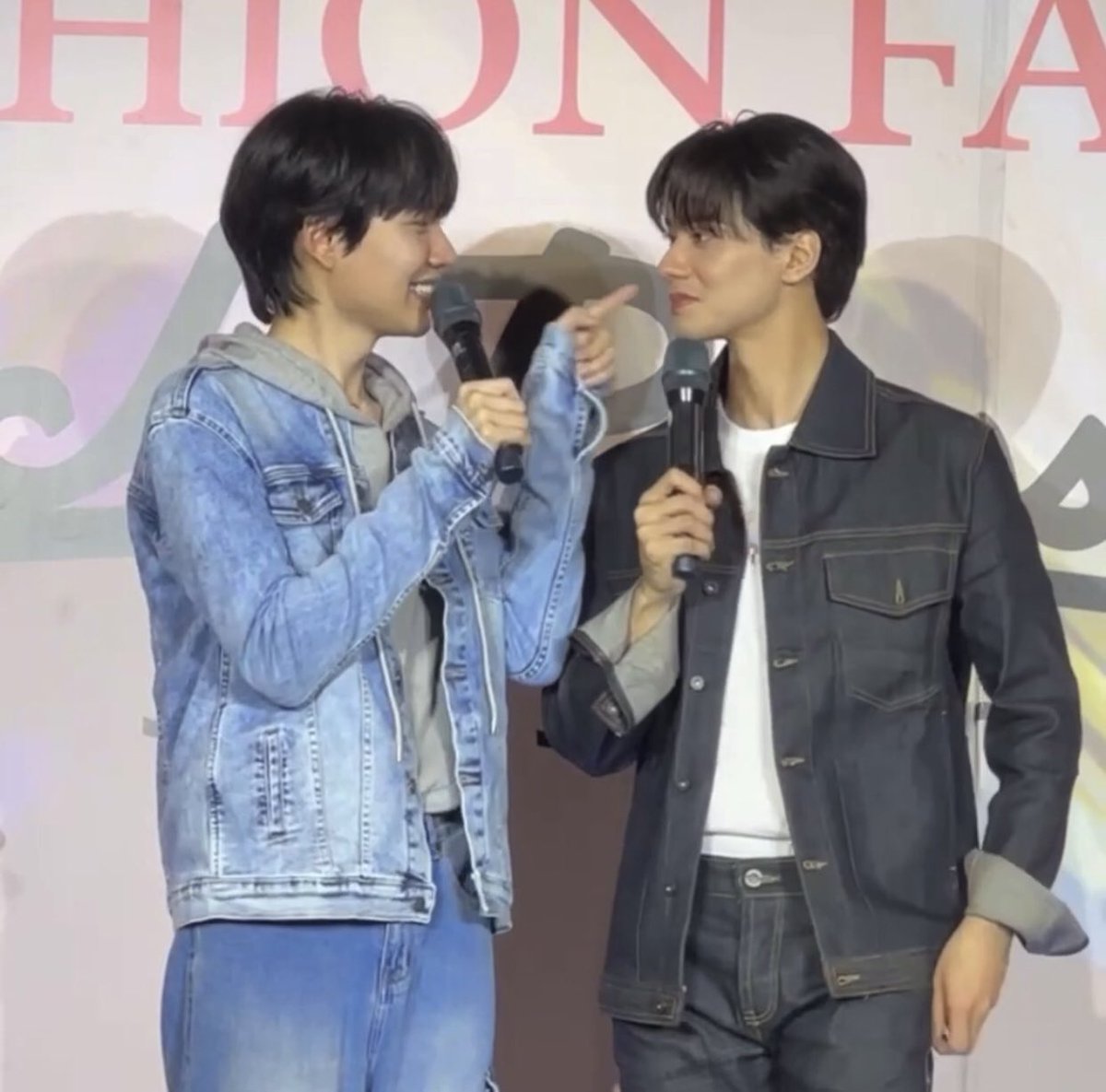 chinari28's tweet image. 𓐇 🦆 บวงสรวงวันที่ 31 แล้วนะครับ

🐇 ฝาก เขมจิราต้องรอด ด้วยนะค้าบ เป็นอีกซีรี่ย์ น่าจะผลักดันทั้ง Soft power ทั้งวัฒนธรรมอีสาน วัฒนธรรมไทย แล้วก็ความเชื่อ 

รอแล้วน้า🥹🤏🏻

𓏳 CDS JACK RUSSEL X KNP
#CDSJackRusselXKengNamping ⋆｡˚ᡣ𐭩
𓂂꙳𓂃  #เขมจิราต้องรอดseries 𓂃꙳𓂂