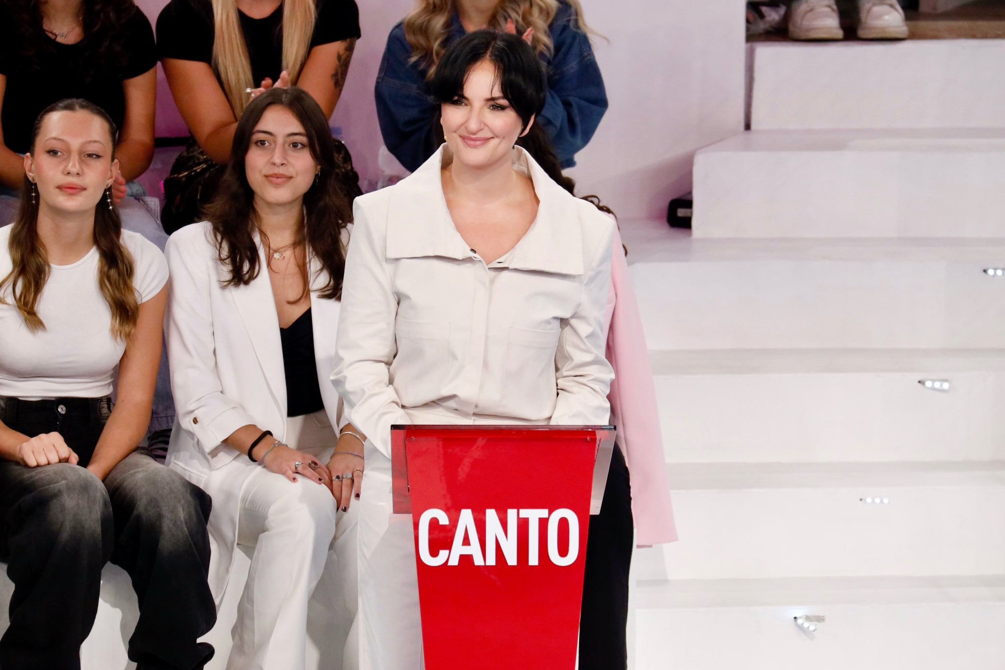 GaPm8UvWQAAK6SI?format=jpg&name=large