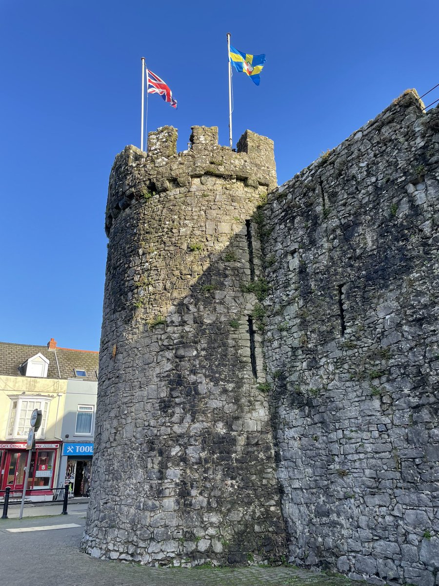 vanessaplain's tweet photo. An early start to travel to Tenby for a days walking on the coastal path in glorious weather https://t.co/yLKDJgZTqh