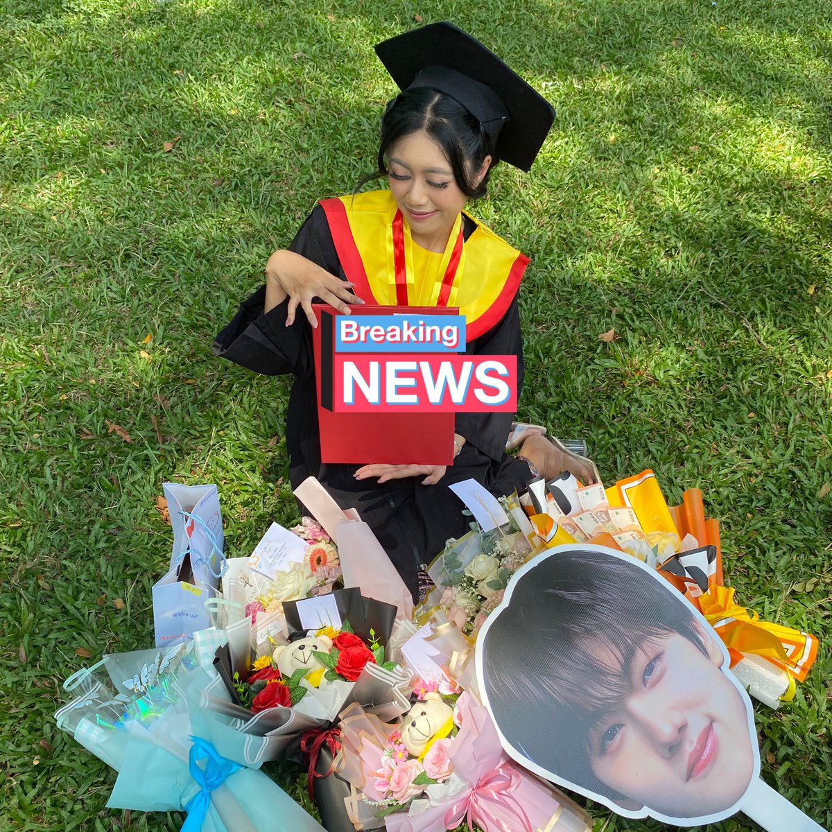 attractrve's tweet photo. wisuda bersama jisung🫶🏼🤭 https://t.co/nsg0kmSnQ5