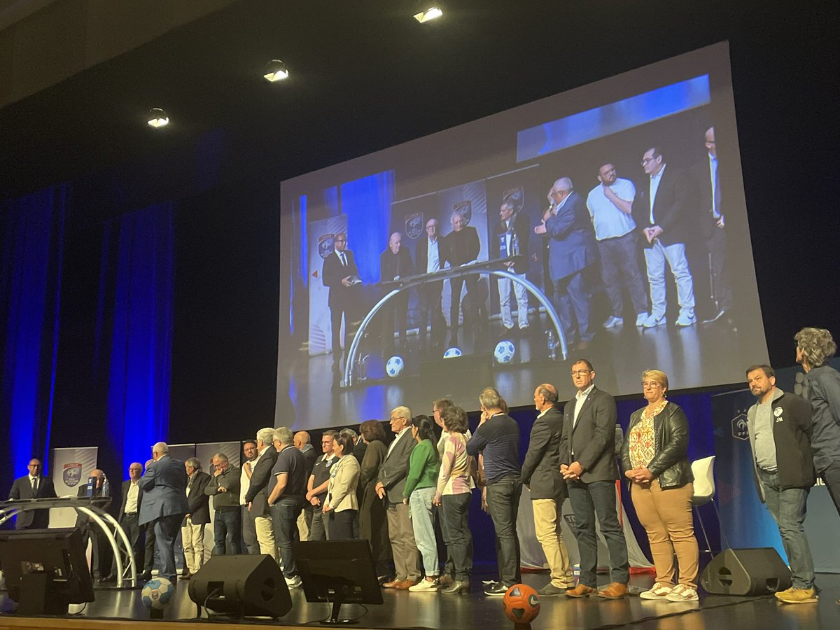 LigueFootLFPL's tweet photo. [Assemblée Générale]

✅ La liste « Ensemble pour le projet de votre club » menée par Didier Esor élue avec 88,52 % des voix. Le moment fort de notre AG marqué par la présentation des nouveaux membres du Comité de Direction (2024/2028) et par un hommage aux élus sortants 👏 https://t.co/ysXgcwehOE