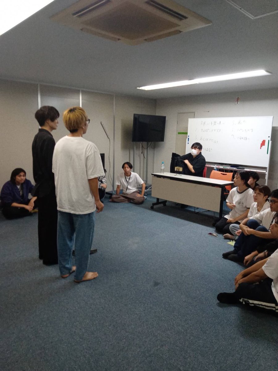 nsc__fukuoka's tweet photo. 今日は、まるお先生へのネタ見せ授業と藤村先生のYouTube講座でした。
ネタ見せは来週22日(火)のFRASH!に向けて、丁寧にご指導いただきました。
皆様、FRASH!お楽しみに!
NSC福岡7期生 ペルソナ智子でした🎭
#NSC福岡7期生
#福岡よしもと
#FRASH
#吉本興業 https://t.co/WrcSjNFGog