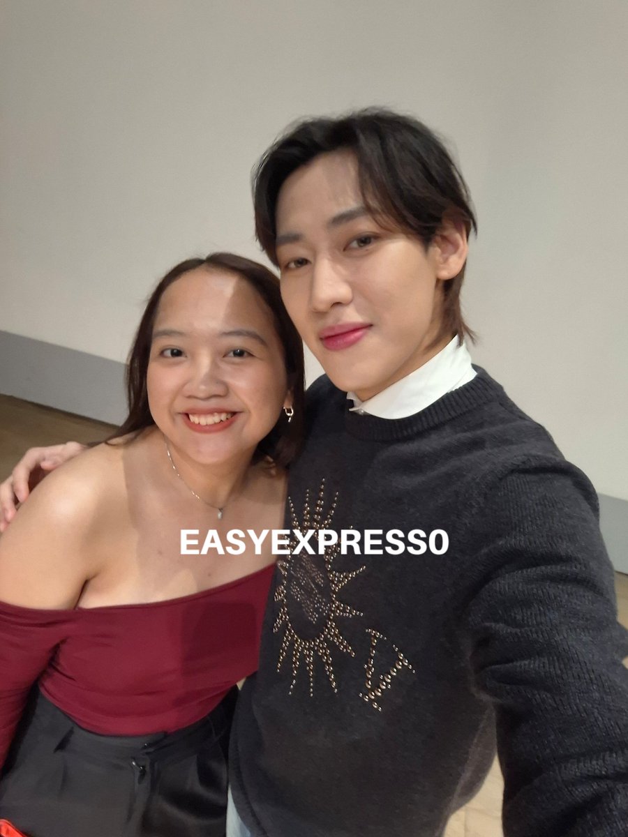 EASYEXPRESS0's tweet photo. So... this happened😭💚 thanks best friend😭💚

#BAMESISFANSIGNINJKT #BamBaminIndonesia @BamBam1A https://t.co/pqaHSRwG91