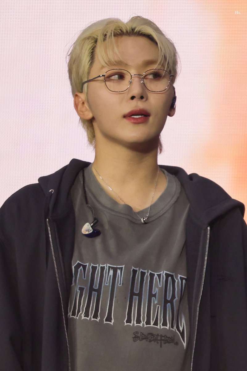 플로 tweet media