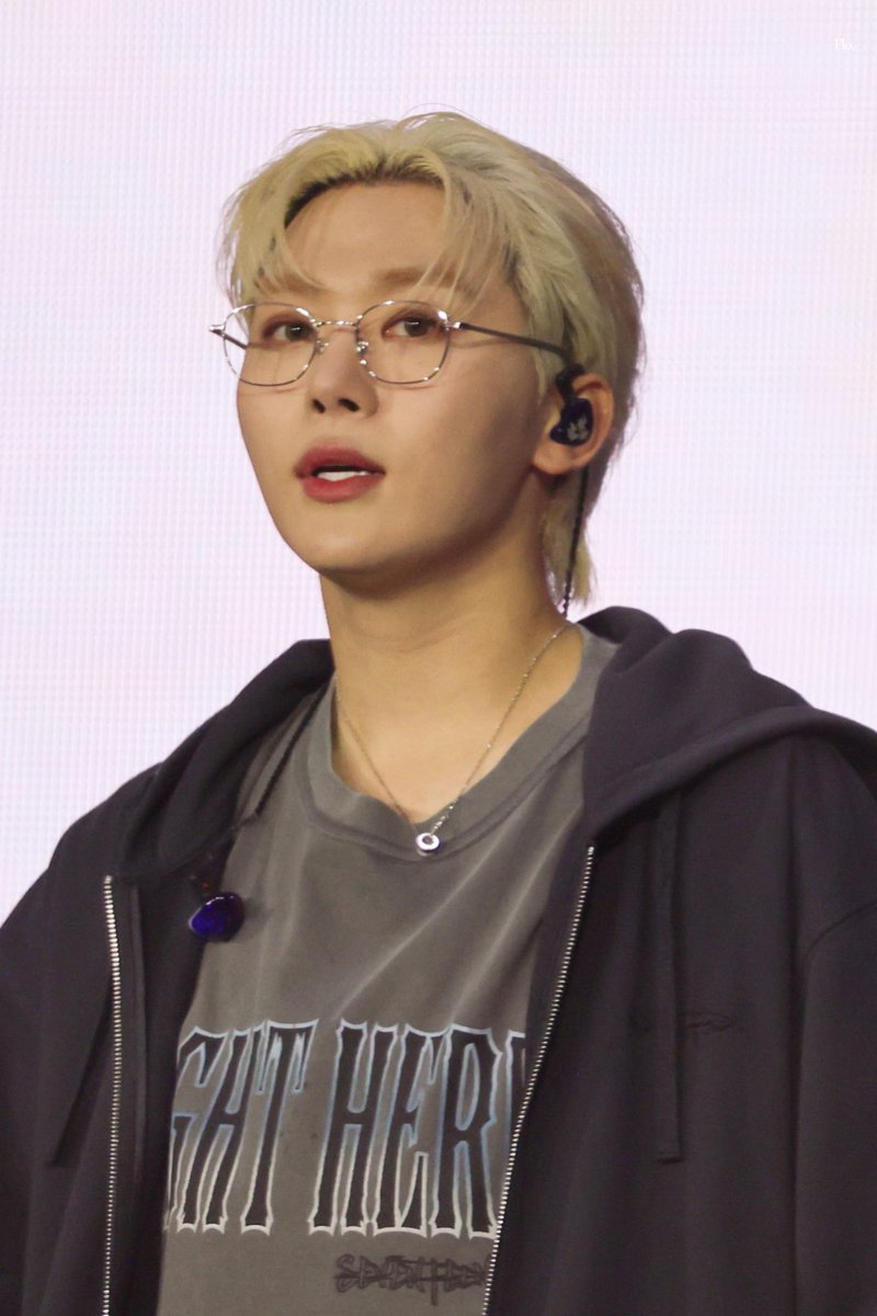 플로 tweet media