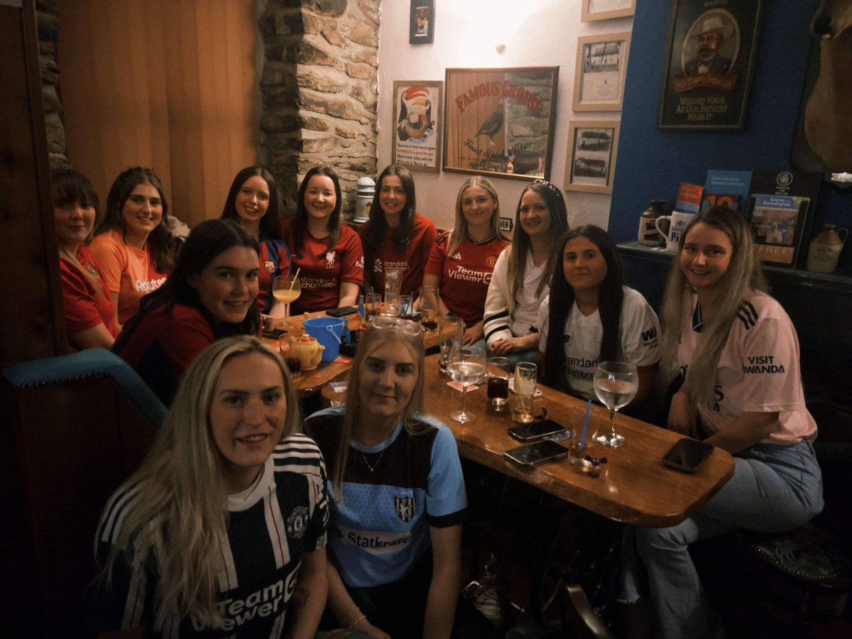 TurfsLadies's tweet photo. Well deserved Top of the Table meal out! #TTLFC #TopOfTheLeague https://t.co/CypqlDQ10x