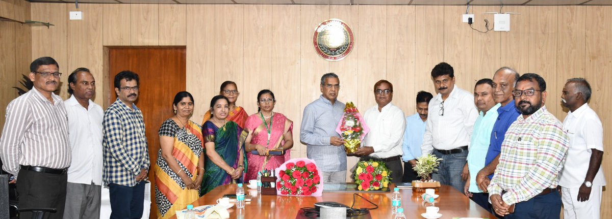 PjtsauIndia's tweet photo. Prof. Aldas Janaiah assumed the office of Vice-Chancellor, Professor Jayashankar Telangana Agricultural University (PJTAU) on 19.10.2024 at the Administrative Building, Rajendranagar, Hyderabad. https://t.co/ohGDA8iVx2