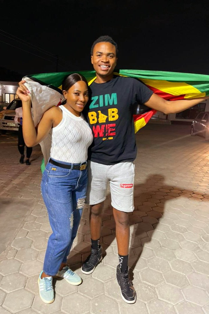 LenonMount's tweet photo. Bwanji😁
Zimbabwe 🇿🇼 loves Zambia🇿🇲, but Zambia🇿🇲 loves Zimbabwe🇿🇼 more🤌🏾
Anyway, meet my Zambian friend, Miss J.M
🇿🇼🇿🇲KUCHALO!!! https://t.co/4rQqs6WcHT