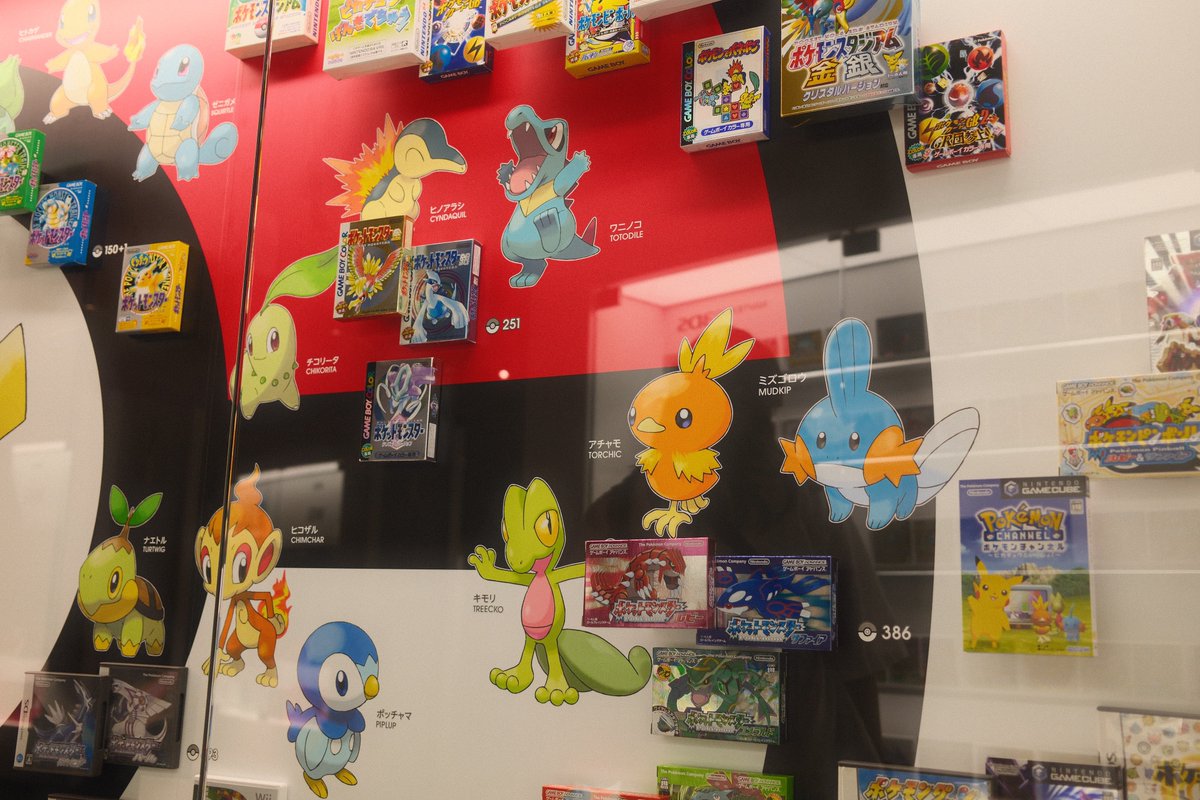 Vandaag in het Nintendo Museum in Kyoto geweest. De hele geschiedenis van Nintendo op een rijtje zien was al insane, maar met een levensgrote N64 controller en Wii remote spelen was stiekem nog veel vetter. Absolute aanrader!