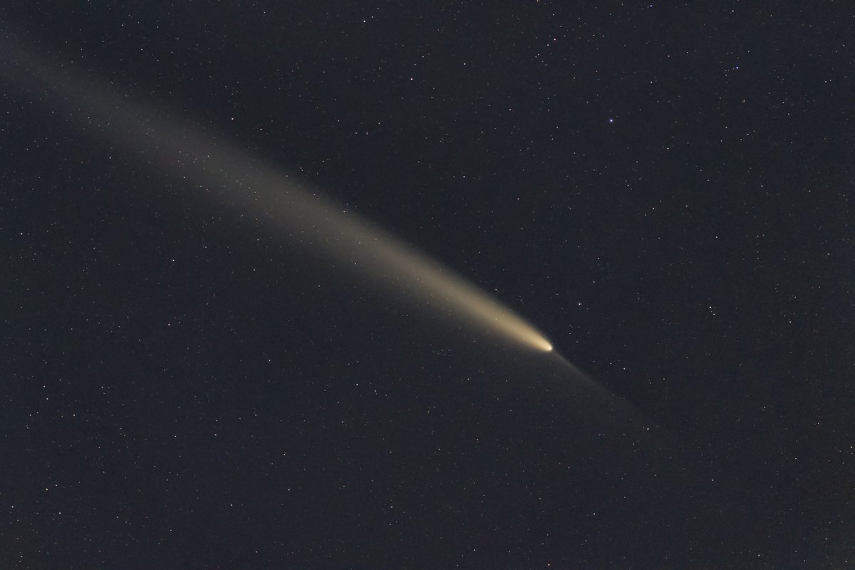 cyandro's tweet image. Comète Tsuchinshan-ATLAS 
En Bretagne depuis le phare de l'île Vierge, et sous la pleine Lune de jeudi soir !
#comet #CometC2023A3 #CometATLAS #comettsuchinshanatlas #CometA3 #Bretagne #finistere
