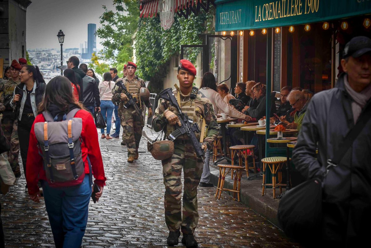 🗳 Élisez votre #PhotoDeLaSemaine 📸 !

1️⃣ #InterAlliés Exercice 🇫🇷🇧🇪 avec <a href="/35emeRI/">35eme Régiment d'infanterie</a> et <a href="/Belgian_Army/">Belgian Army</a>
2️⃣ #MatosTerre Moto d'intervention rapide <a href="/PompiersParis/">PompiersParis</a>
3️⃣ #Aguerrissement Groupement commandos GCA <a href="/7e_brig_blindee/">7e brigade blindée - 7BB</a> au <a href="/CNEC1CHOC/">CNEC-1CHOC</a>
4️⃣ #Sentinelle La <a href="/11eBP/">11e brigade parachutiste</a> en patrouille à Paris