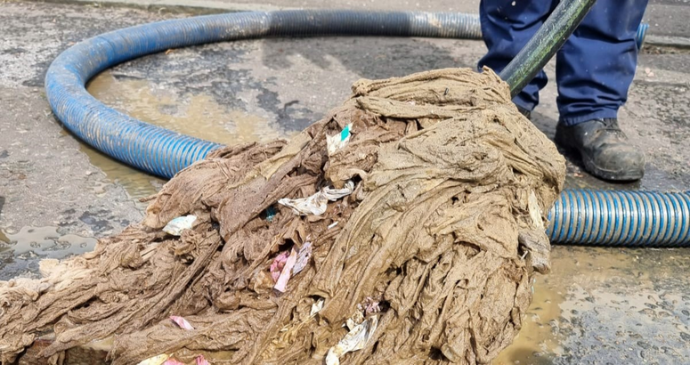 ForthRiversT's tweet photo. Over halfway through #Unblocktober! We’ve been using gunk pots to stop fat, oil, and grease from entering waterways + spreading the #thethreePs message. It’s not too late to take the pledge and get involved! YOU can help prevent blockages like this one... https://t.co/eP6BJQD3Pe