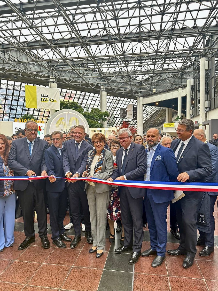 #Sial2024 | Le <a href="/sial_paris/">SIAL Paris</a>, + grand salon mondial dédié à l’alimentation inauguré par <a href="/AnnieGenevard/">Annie Genevard</a> et <a href="/JeanFLoiseau/">Jean-François Loiseau</a> président de l’@ania_france et du <a href="/sial_paris/">SIAL Paris</a>.
« 60 ans de rencontres pour mettre en lumière l’excellence des produits alimentaires français »